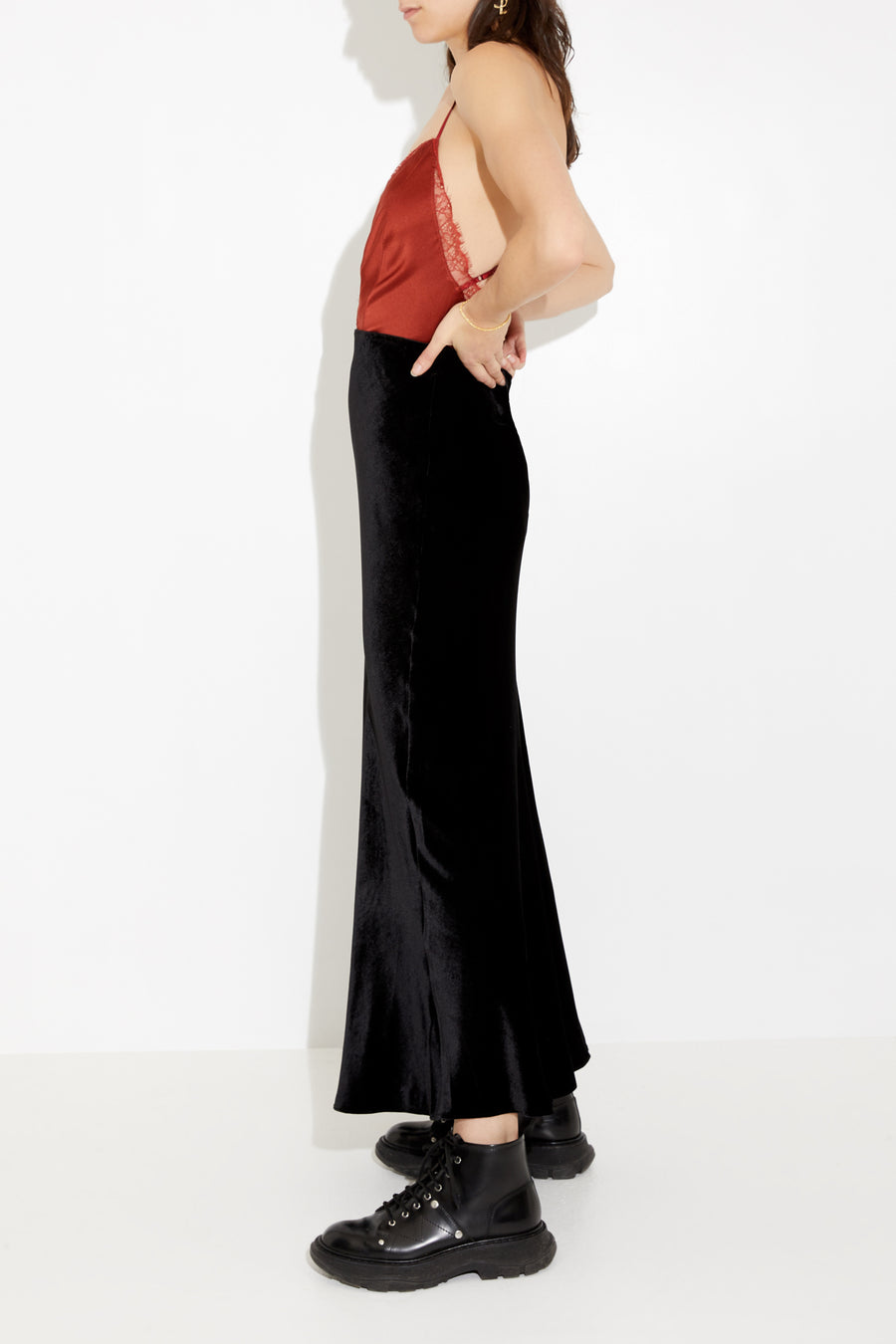 BIANCA VELVET SKIRT {BLACK}